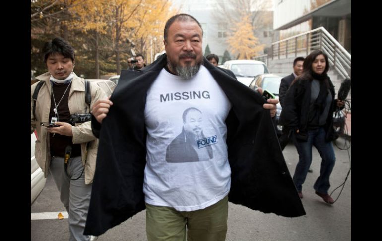 Ai Weiwei no puede salir de China aunque puede seguir trabajando. AP  /