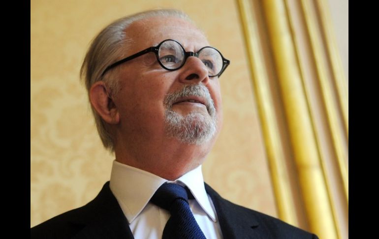 El artista Fernando Botero, durante la ceremonia hoy, en París. AFP  /