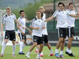 Los jugadores alemanes calientan durante una sesión de entrenamiento en Callian, cerca de Cannes. ARCHIVO  /