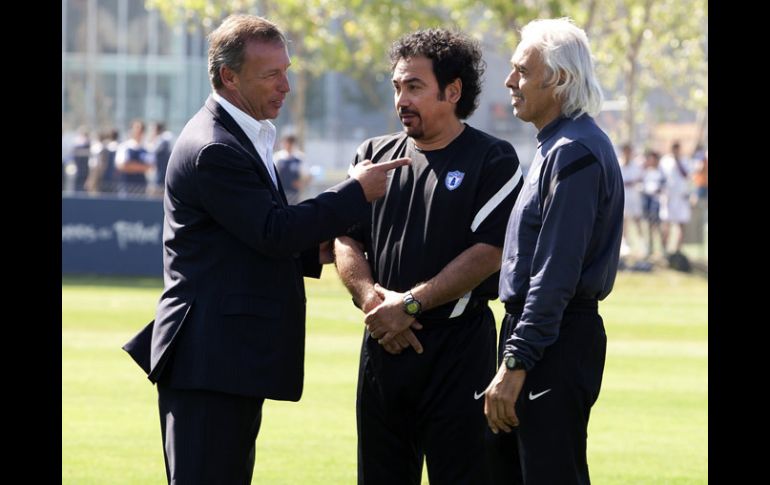 Andrés Fassi, Hugo Sánchez y Ariel González en la práctica de los Tuzos. MEXSPORT  /