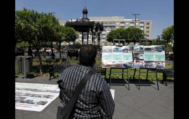 Choferes han instalado plantón frente a Plaza de Armas para exigir mejores condiciones laborales.  /