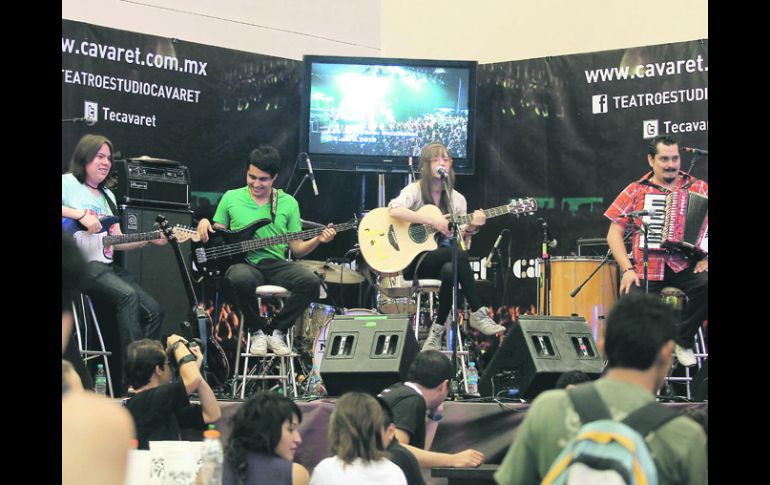 Al interior de Expo Guadalajara el Foro Cavaret brinda la oportunidad de escuchar conciertos gratuitos.  /