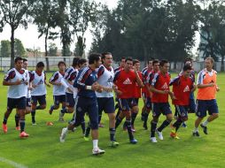 John Van't Schip (chaleco naranja a la derecha) dirigió su primera práctica este viernes.  /