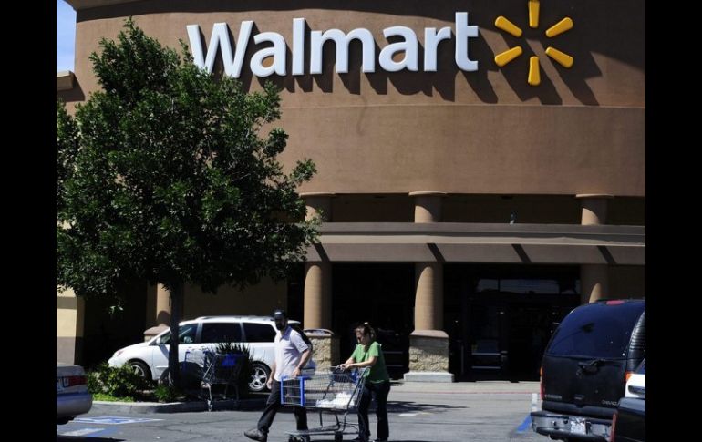 Walmart trabaja para cumplir la ley, dice su Presidente, Mike Duke. ARCHIVO  /