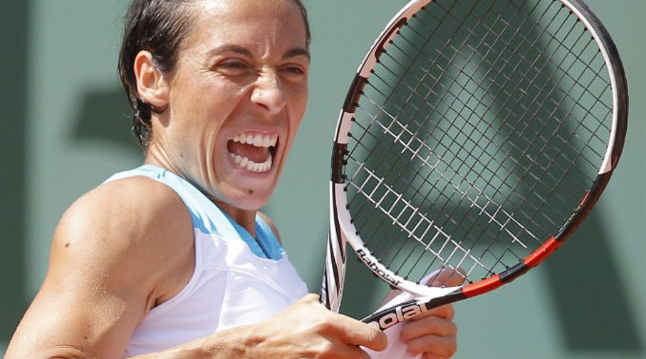 Francesca Schiavone se lamenta tras ser derrotada por la estadounidense de origen uzbeko Varvara Lepchenko. AP  /