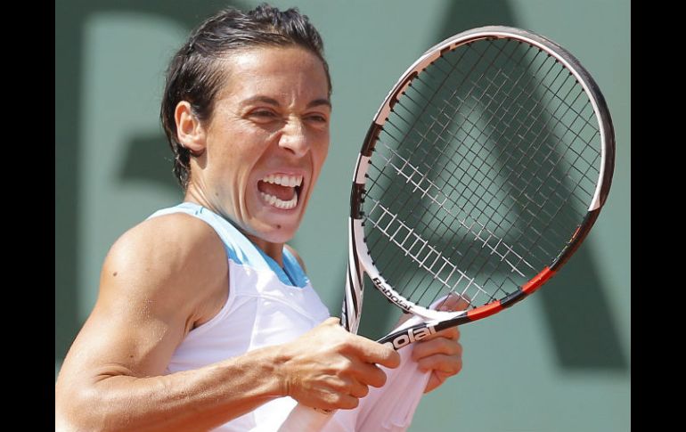 Francesca Schiavone se lamenta tras ser derrotada por la estadounidense de origen uzbeko Varvara Lepchenko. AP  /