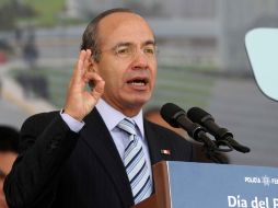 Felipe Calderón encabezó la ceremonia solemne de entrega de reconocimientos y estímulos, en el marco del Día del Policía. NOTIMEX  /