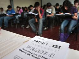 Casi 35 mil alumnos de Jalisco esperan ingresar en el bachillerato de la UdeG, aprobando el examen Piense II. ARCHIVO  /