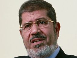 Tras su triunfo en la primera ronda, Mursi trata de atraer el voto de los revolucionarios. REUTERS  /