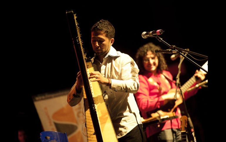 El escenario cobró vida y latió junto al ensamble instrumentista de Duarte.  /