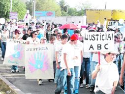 PROTESTA PACÍFICA. Los manifestantes eran miembros del grupo Manos Unidas por Nuestros Hijos. EL UNIVERSAL  /