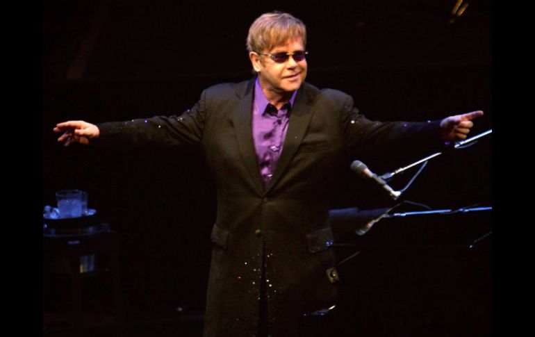 Elton John adoptará a un segundo hijo. ARCHIVO  /