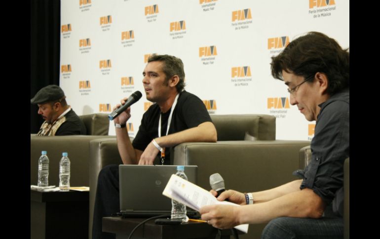 Hoy es el cuarto y último día de actividades de la FIM. En la imagen los panelistas de la charla.  /