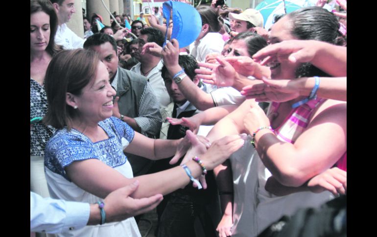 ENTRE MUJERES. Josefina Vázquez Mota recibió una calurosa bienvenida en la capital de Puebla. NTX  /