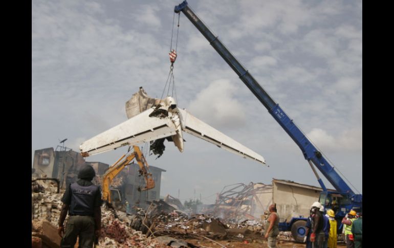 El avión se estrelló en el barrio de Iju, en el norte de la ciudad, cerca del aeropuerto internacional.AP  /