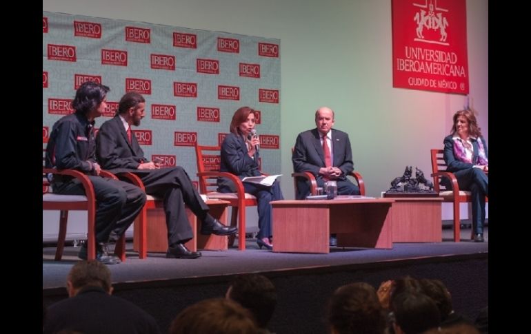 Josefina Vázquez Mota responde preguntas de estudiantes de la Universidad Iberoamericana. NOTIMEX  /