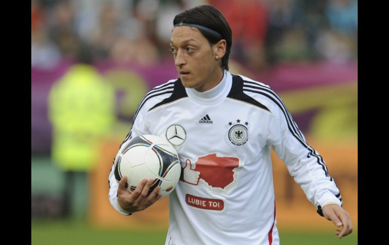 El centrocampista de Alemania, Mesut Özil, durante el entrenamiento del equipo celebrado en el estadio de Lechia en Gdansk. EFE  /