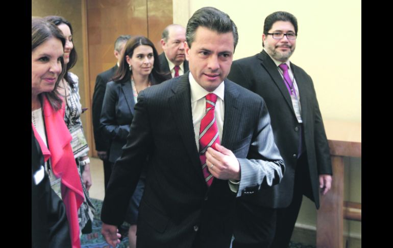 ARRIBO. Enrique Peña Nieto llega al Encuentro Ciudadano con los candidatos. REUTERS  /