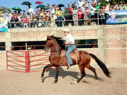 Fernando Guzmán, durante su gira del fin de semana en San Martín Hidalgo. ESPECIAL  /