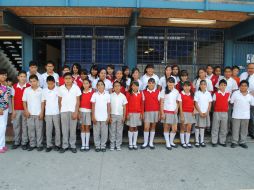 Alumnos de la escuela urbana No. 1049 'Gabriela Mistral'.  /