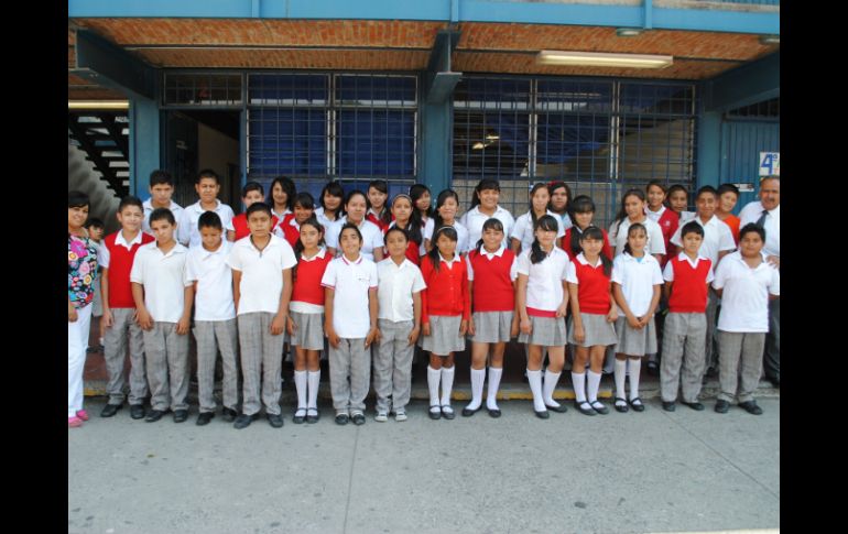 Alumnos de la escuela urbana No. 1049 'Gabriela Mistral'.  /