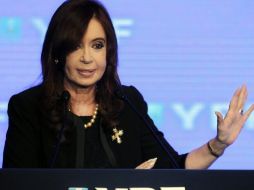 La presidenta de Argentina, Cristina Fernández, durante el acto en el que se presentó el proyecto productivo de la petrolera. EFE  /