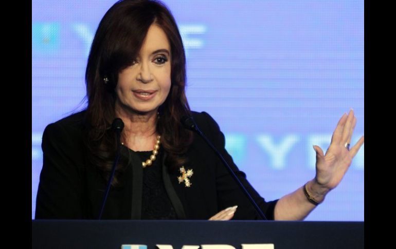 La presidenta de Argentina, Cristina Fernández, durante el acto en el que se presentó el proyecto productivo de la petrolera. EFE  /