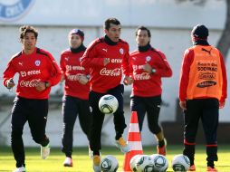 Gary Medel (centro) abre la polémica de la disciplina en la selección de Chile. EFE  /