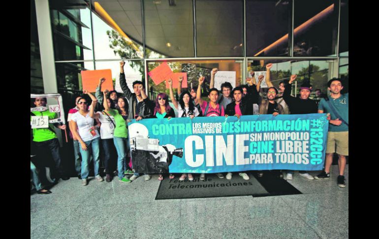 Los estudiantes reclamaron contra los monopolios; como lo muestra la imagen, el cine estuvo entre sus exigencias. NTX  /