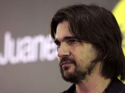 Lista de Latin Albums con el debut del álbum 'Tr3s presents: Juanes MTV Unplugged'. EFE  /