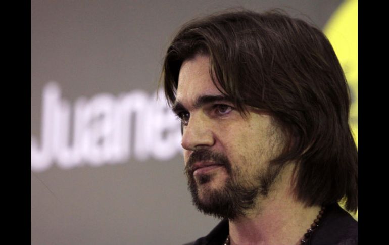 Lista de Latin Albums con el debut del álbum 'Tr3s presents: Juanes MTV Unplugged'. EFE  /