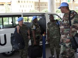 Observadores de la ONU salen del hotel Dama Rose de Damasco, Siria. EFE  /