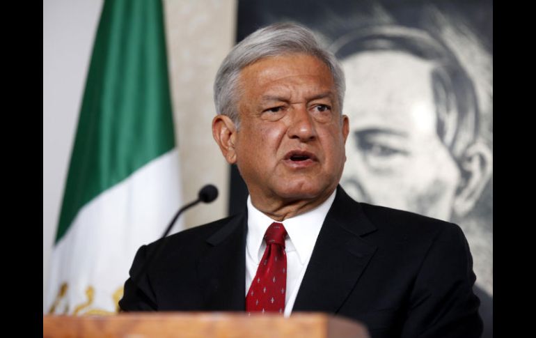 AMLO ya recibió una propuesta para modificar el método y modo de enseñar la historia mediante un observatorio ciudadano. NTX  /