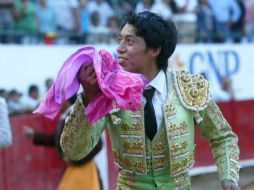 El mexicano consideró que el lote fue casi imposible, debido a que tuvo que lidiar con el toro y las circunstancias. ARCHIVO  /