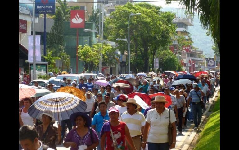 Maestros que pertenecen a la CETEG se manifestaron en Acapulco. EL UNIVERSAL  /