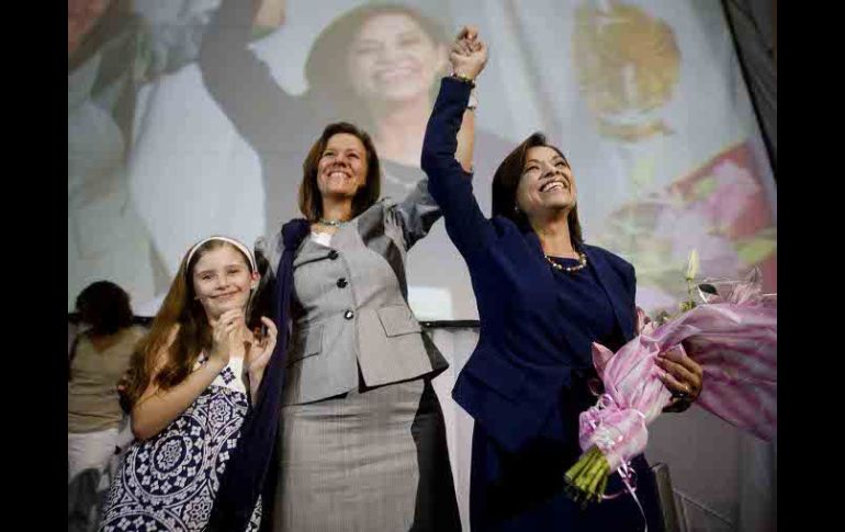 Vázquez Mota en reunión con mujeres en la Cámara de Comercio de Guadalajara, acompañada de Margarita Zavala. EL UNIVERSAL  /