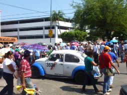 Maestros que pertenecen a la CETEG se manifestaron hoy viernes en Acapulco. EL UNIVERSAL  /