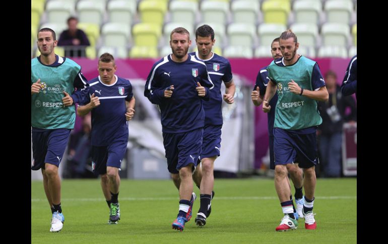 La selección de Italia realizó el reconocimiento de la cancha en Gdansk. EFE  /