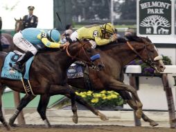 John Velázquez, montando a “Union Rags”, cruza la meta en primer lugar, por delante de Mike Smith y “Paynter”. REUTERS  /