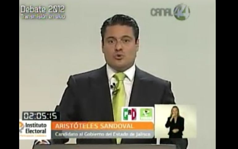 Aristóteles Sandoval se lanzó Fernando Guzmán en su primera intervención.  /