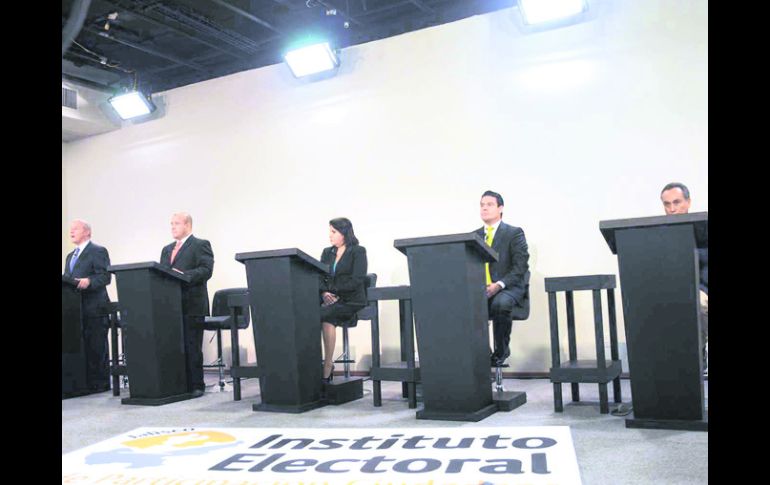 Los candidatos a la gubernatura durante su participación en el evento de ayer. ESPECIAL  /