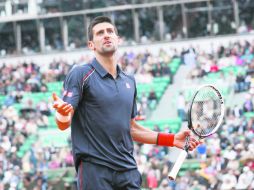 Justo cuando Djokovic estaba despegando y Nadal apenas podía descifrar a su rival, la lluvia detiene el juego de forma definitiva. AFP  /