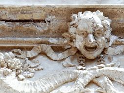 El magnífico conjunto escultórico de la Fontana de Trevi se ve amenazado por los elementos naturales. REUTERS  /