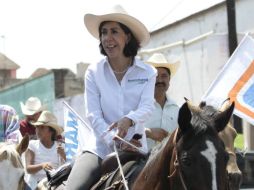 Mari Carmen realizó un recorrido en caballo, acompañada de la asociación de charros Las   Palmas. ESPECIAL  /