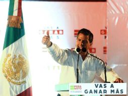 Enrique Peña Nieto en la Plaza Liberación de Guadalajara tras el segundo debate entre aspirantes presidenciales.  /