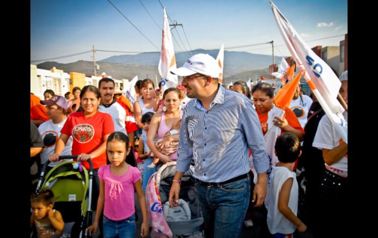 Escuchó las quejas más amargas por parte de los vecinos que son la seguridad y el agua potable. ESPECIAL  /