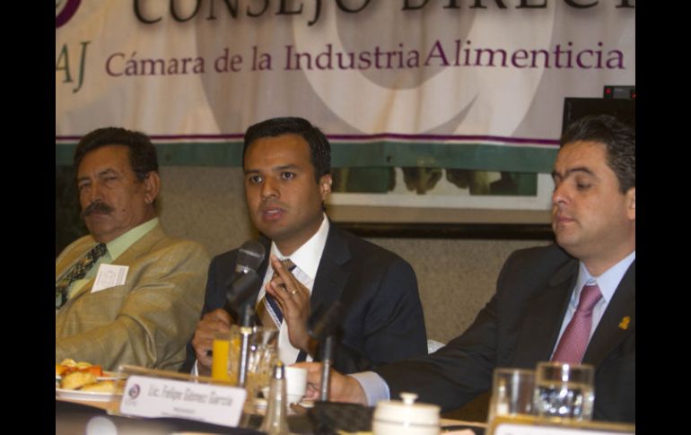 Héctor Robles, durante su discurso ante la CIAJ. ESPECIAL  /