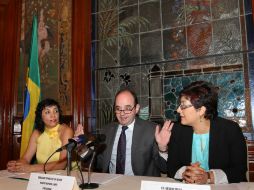 La directora de Contenidos, Laura Niembro, el embajador de Brasil, Marcos Raposo y la directora de la FIL, Nubia Macías. NTX  /