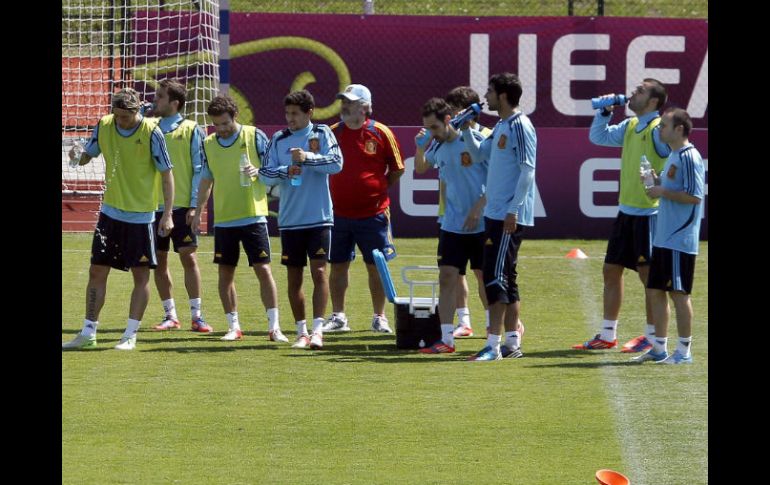 Los jugadores de la selección española durante entrenamiento de preparación para el partido ante Irlanda. EFE  /