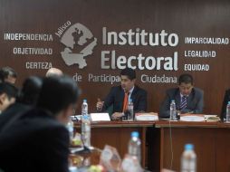 Consejeros del Instituto Electoral durante una sesión del organismo. ARCHIVO  /